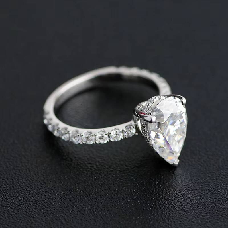 Half Pave Setting Pear Cut Moissanite Diamond Ring with 3ct Pear Moissanite