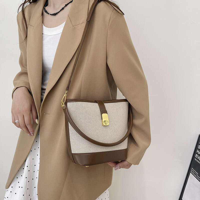 Women's 2025 New Trendy Fashion Handheld Bucket Niche Design Color Block Shoulder Crossbody Bag