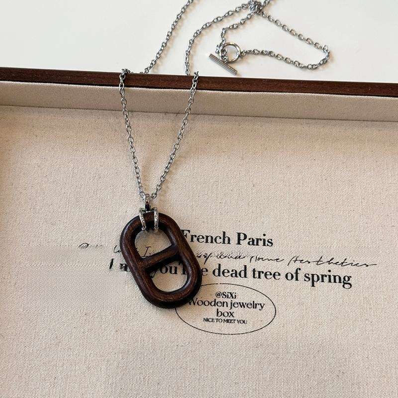 Pig Nose Pendant Leather Cord Necklace for Women, Niche Design Sweater Chain, Versatile and Elegant Sweatshirt Chain