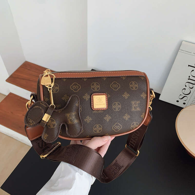 Designer Bags Shoulder Bag Wide Strap Dumpling Bag 2025 New Letter Printed Versatile Shoulder Crossbody Bag for Women
