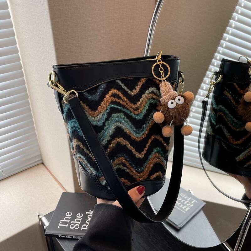 Underarm Women 2024 New High-End Texture Versatile Ripple Single Shoulder Crossbody, Niche Design For Women's Bucket