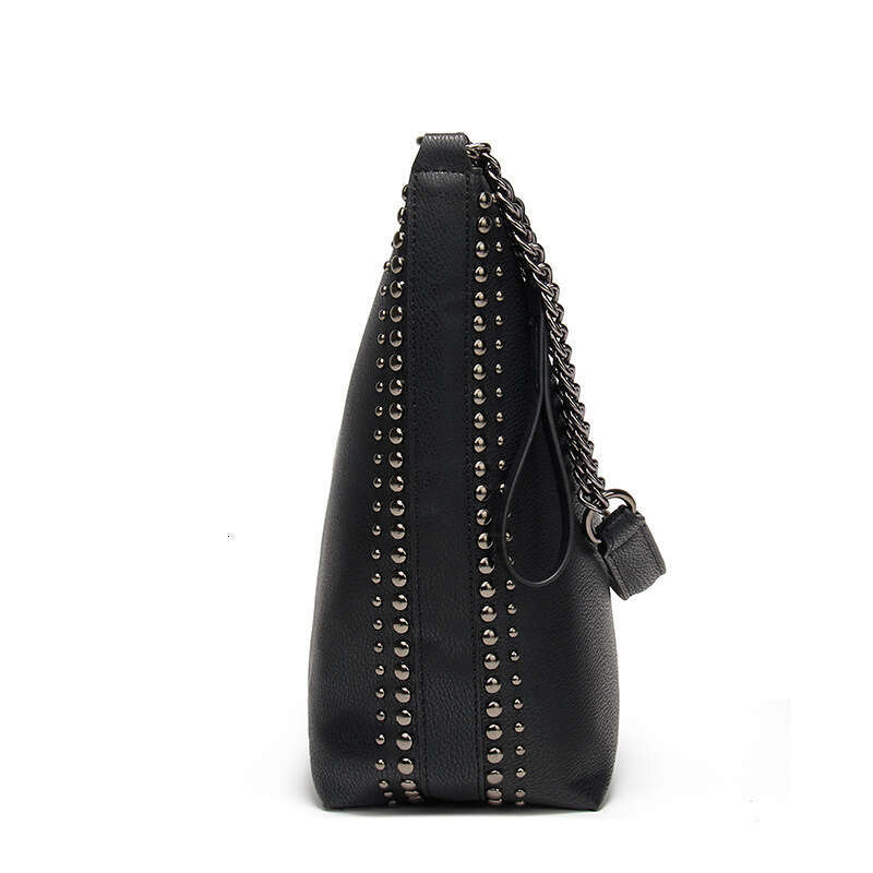 Fashion 2024 New Trendy Korean Rivet Bucket With Large Capacity Casual Versatile One Shoulder Diagonal Straddle Women's