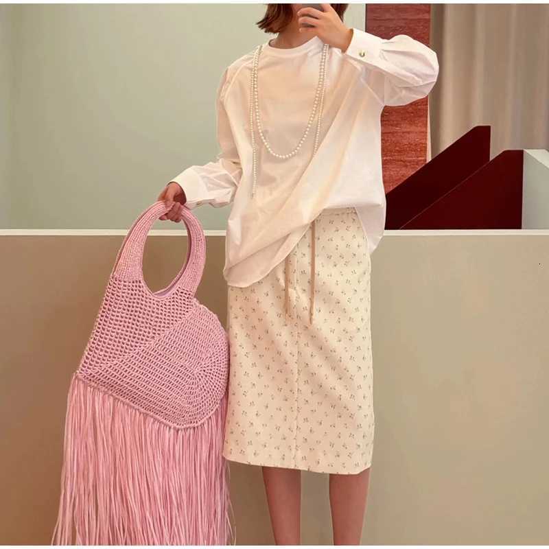 Niche Design Tassel Woven Bags Fashion Designer Handbags New Love Handbags Personality Trend Solid Color Allmatch Womens Bags Z250903