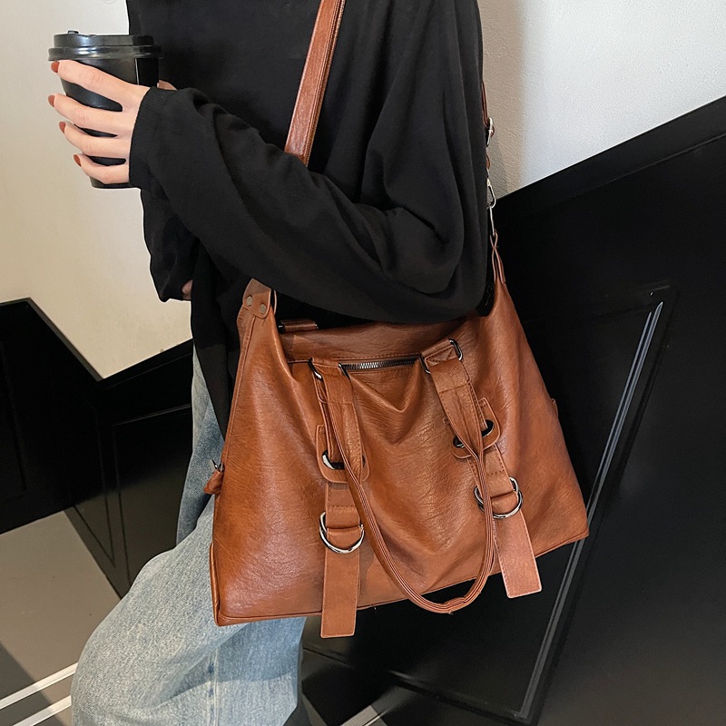 2025 New Popular Free Shipping Designer Large capacity winter versatile new fashion shoulder textured handheld commuting womens bag