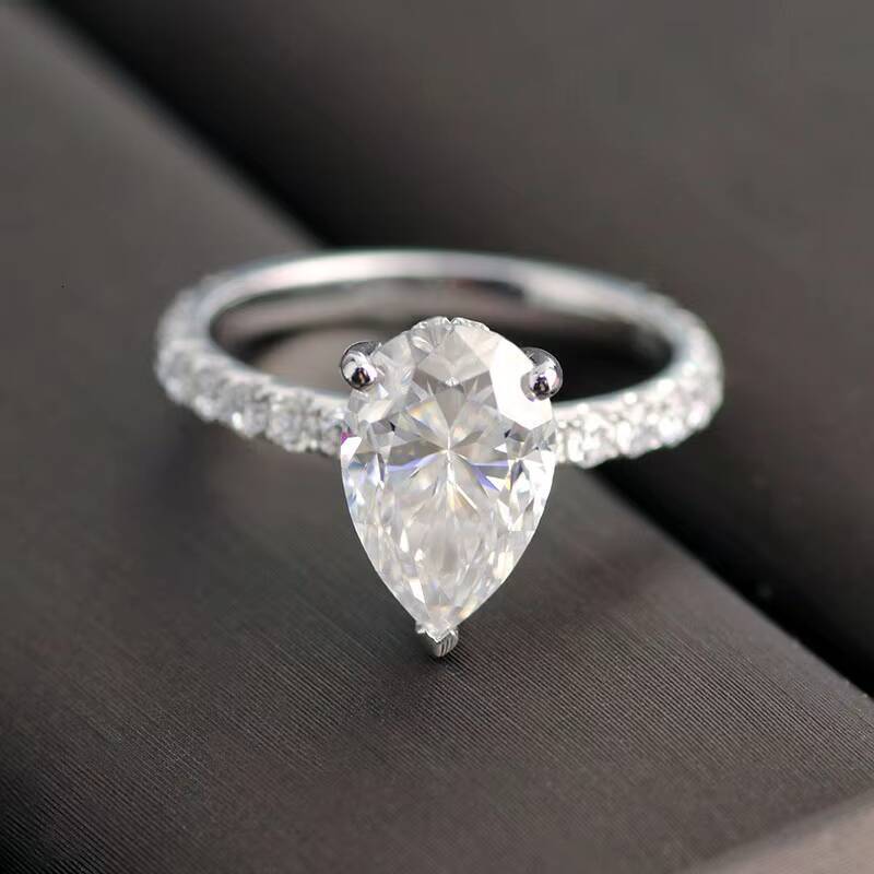 Half Pave Setting Pear Cut Moissanite Diamond Ring with 3ct Pear Moissanite
