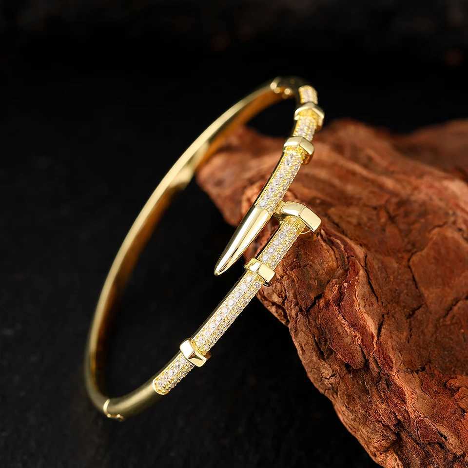 luxury Bracelet manchette en acier inoxydable pour femmes bijoux tendance classique en cuivre et Zirconium cadeau danniversaire S250905