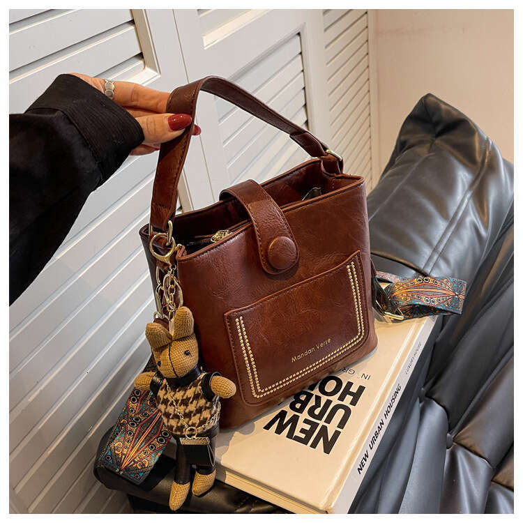 High-end Sense for Women 2025 New Korean Fashion Single Shoulder Crossbody Niche Design Handheld Bucket Bag