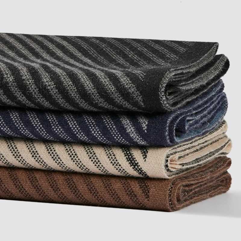 High Quality Wool Blend Scarf Men Winter Luxury Thick Warm Busin Versatile Stripe Cashmere Muffler Luxury Chrimas Gift MaleXJ250905
