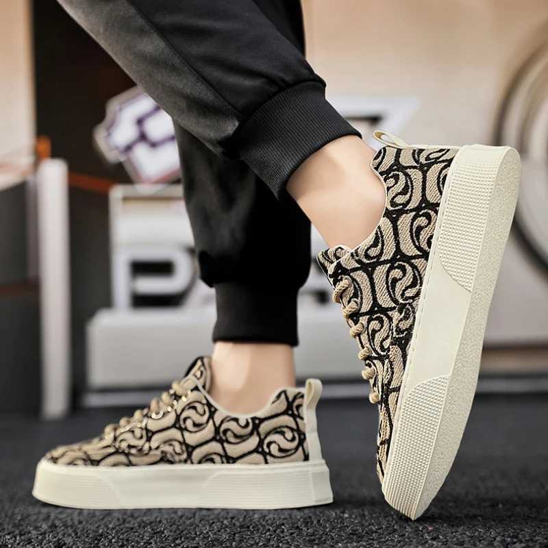 Mens Graffiti Prints Canvas Sneakers 2025 New Spring Autumn Breathable Fashion Vulcanize Shoes Outdoor Lace Up Mens Casual Shoes Z250905