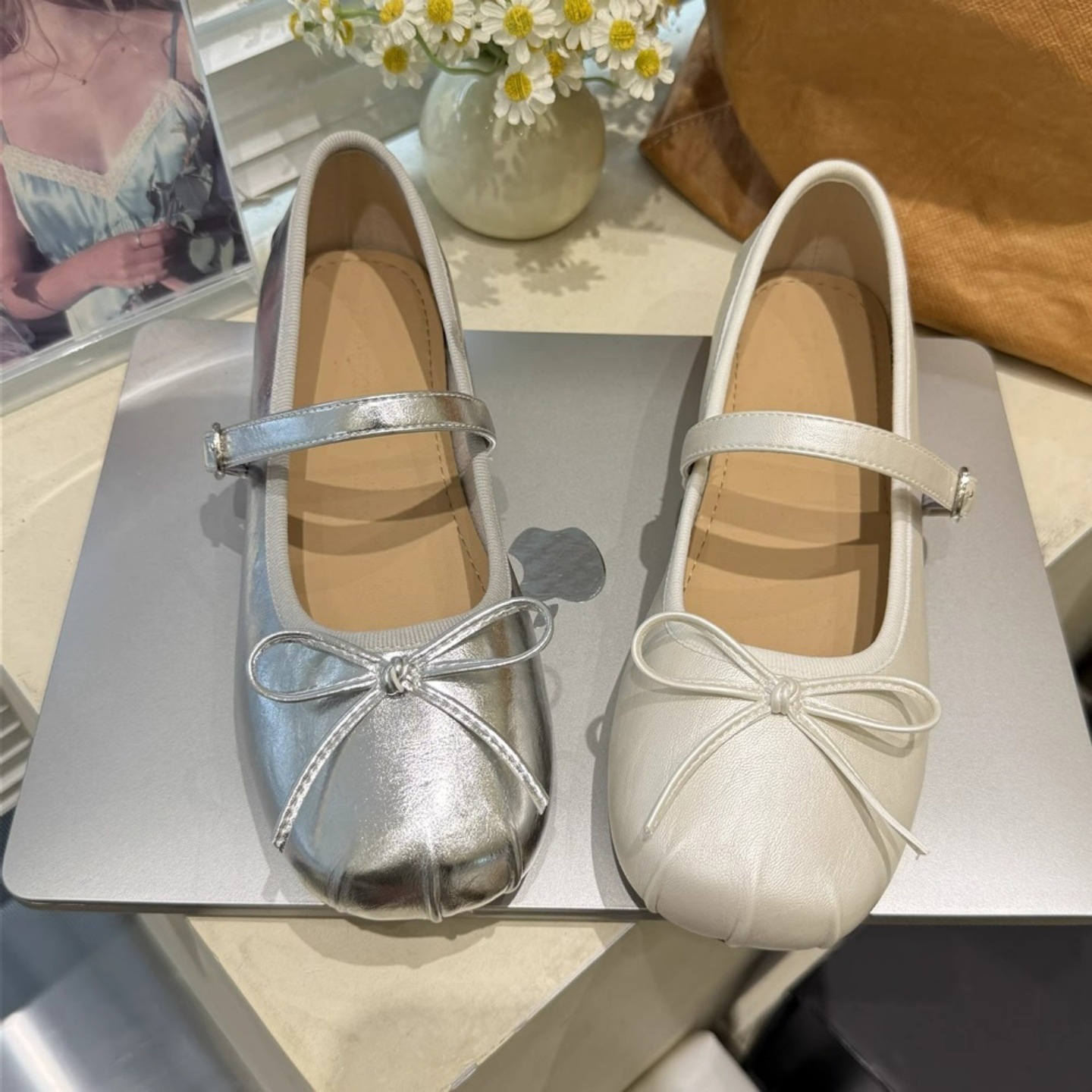 2025 new style French soft-soled ballet-style flat leather shoes to match skirts