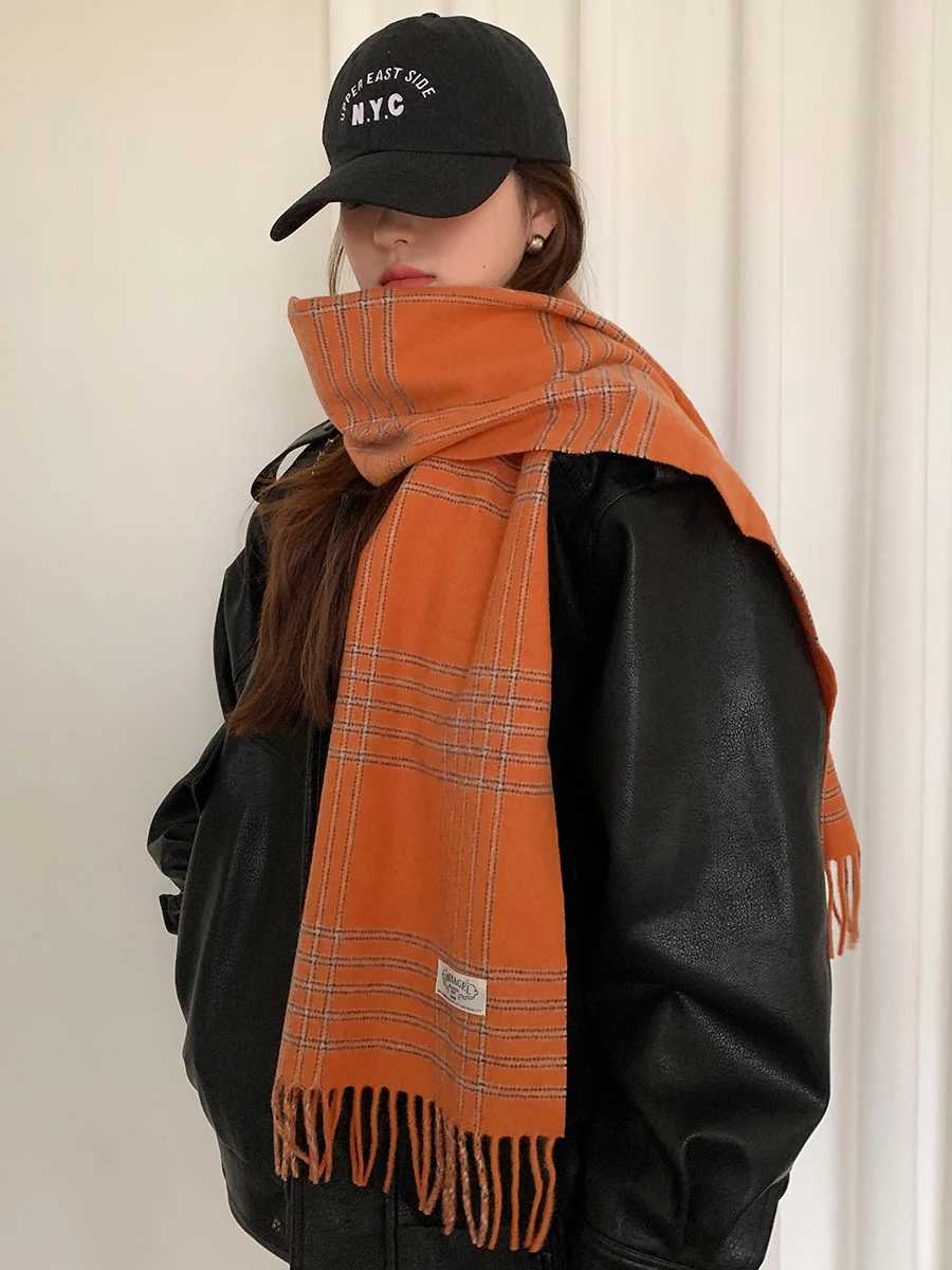 Woolen Plaid Scarf For Women New Autumn And Winter 2025 Warm KoreanStyle Retro Shl AtmosphereFe Knitted Neck WarmerXJ250905