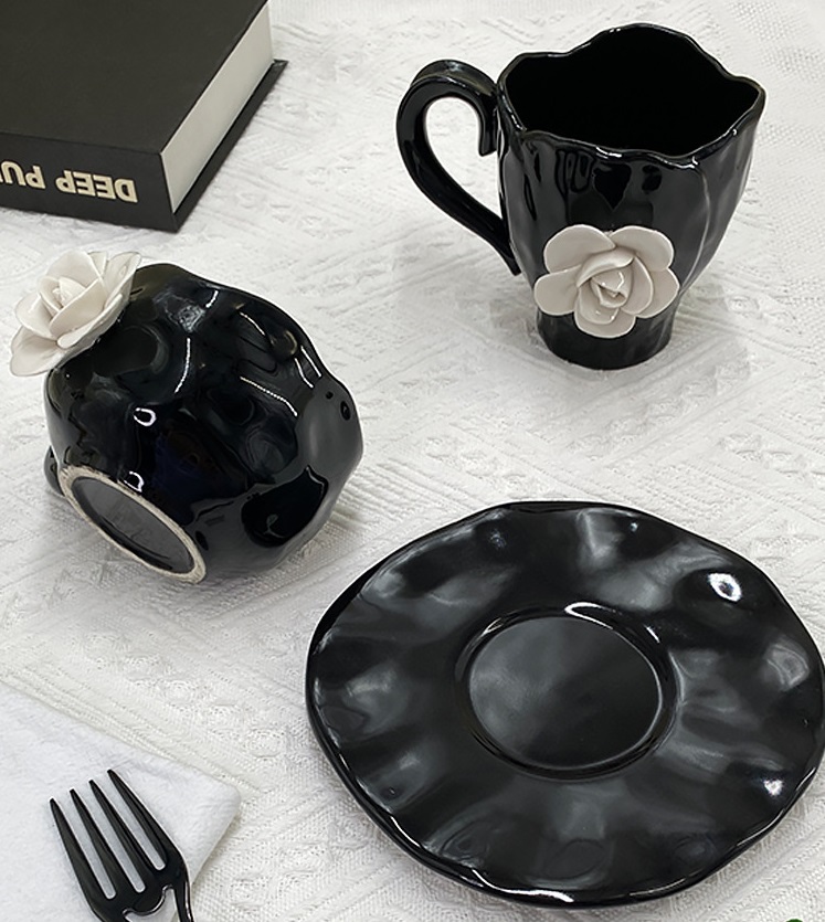 Designer Coffee Mug Camellia Bone Luxury Cup Set Elegant Coffee Cup Pair High-end Ceramic Tea Cup Tea Coffee Cup and Saucer Gift Set Drinkware
