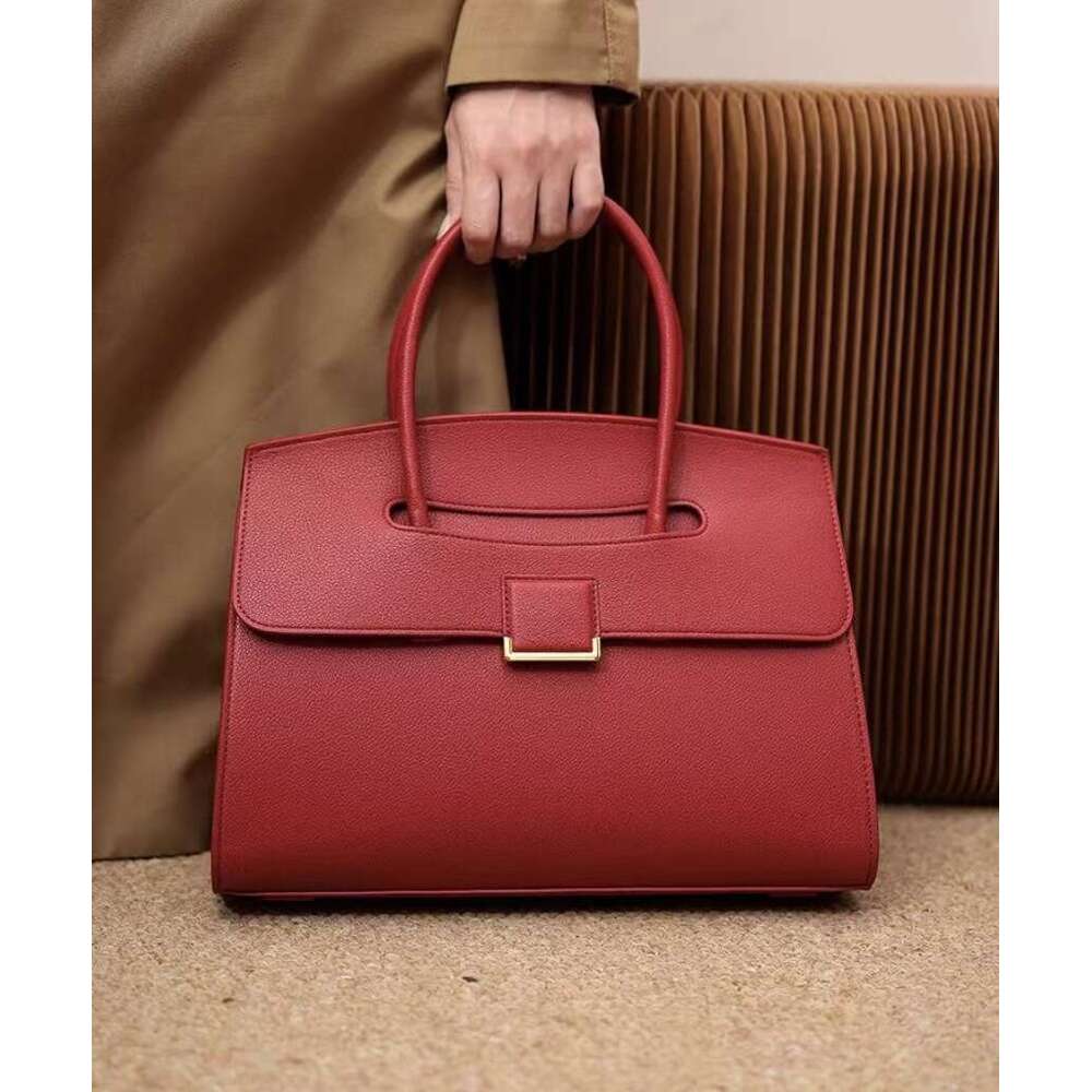 Guangzhou Bag Large Capacity Commuter Versatile Briefcase Women's Niche Design Simple High-end Handbag Trendy