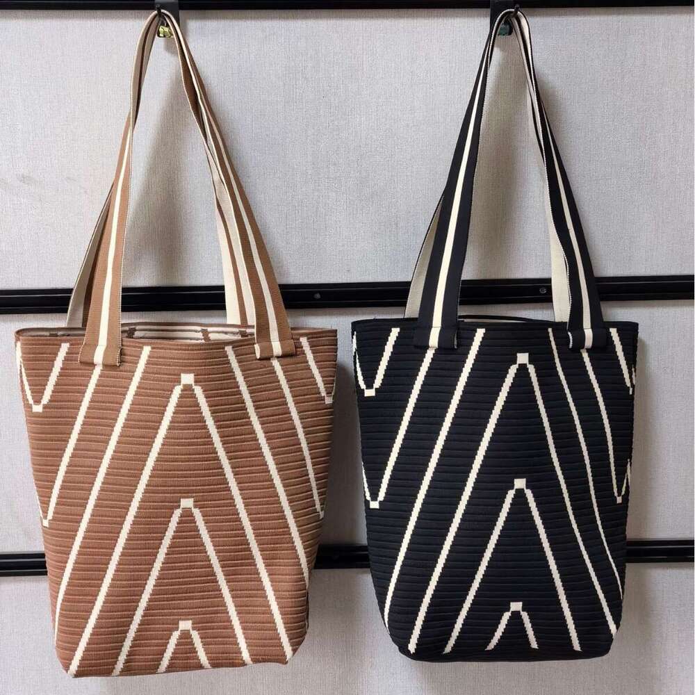 Knitted Handbag Wave V-Shaped Shoulder Versatile Fashion Large Capacity Crossbody Bucket Bag