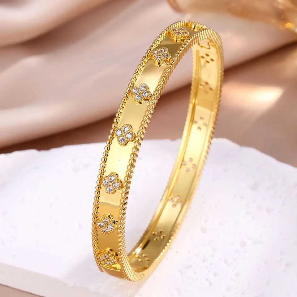 Sexy Luxury Flower Diamond Bracelet Suitable For Wen To Wear Fashionable Jewelry For Travel Parties And Banquets S250905