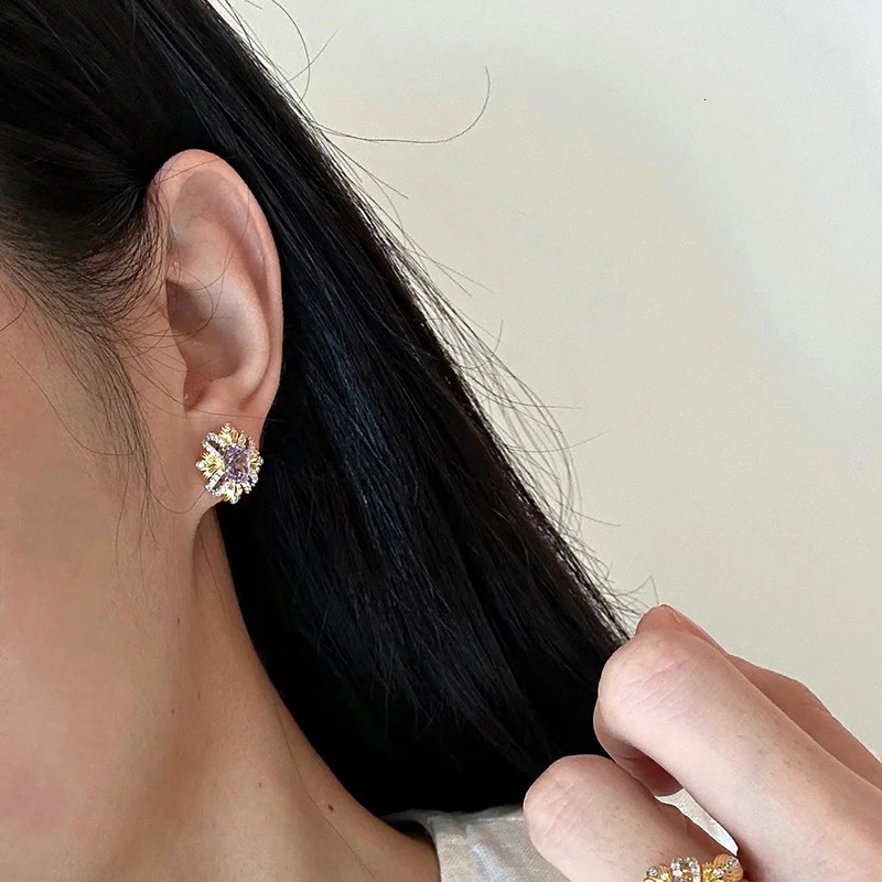 Luxury Brand Designer Jewelry Xiaohongshu Hot-Selling Purple Vine Ribbon Earrings Vintage Ancient Gold Noble Elegant Purple Zircon Earrings One-Piece 