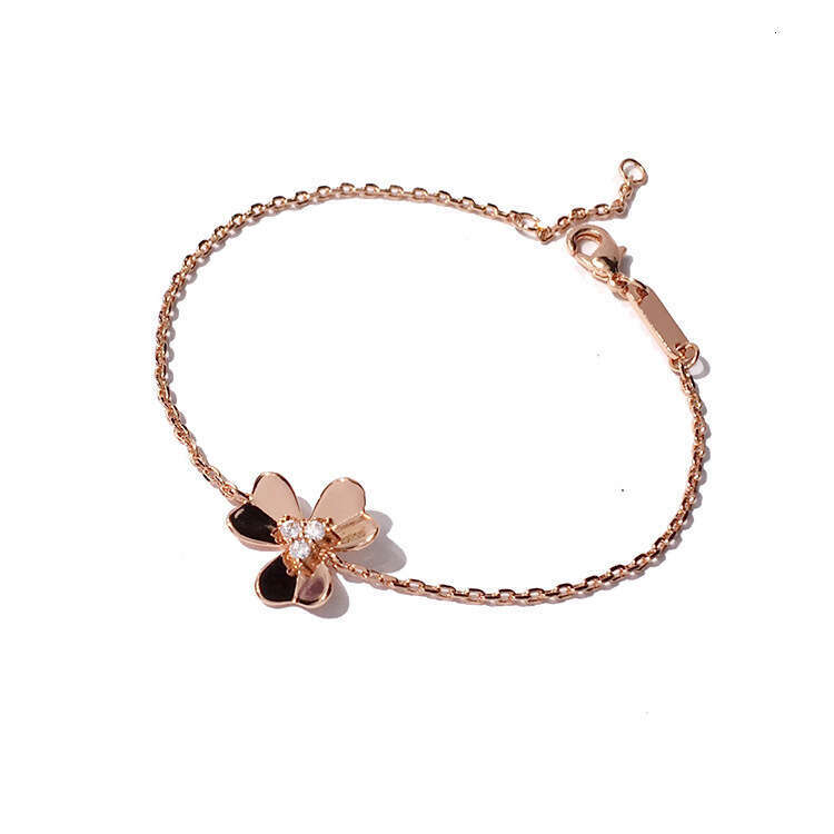 08Korean Fashion Glossy Clover Bracelet INS Minimalist Design Live Gold-Plated Jewelry