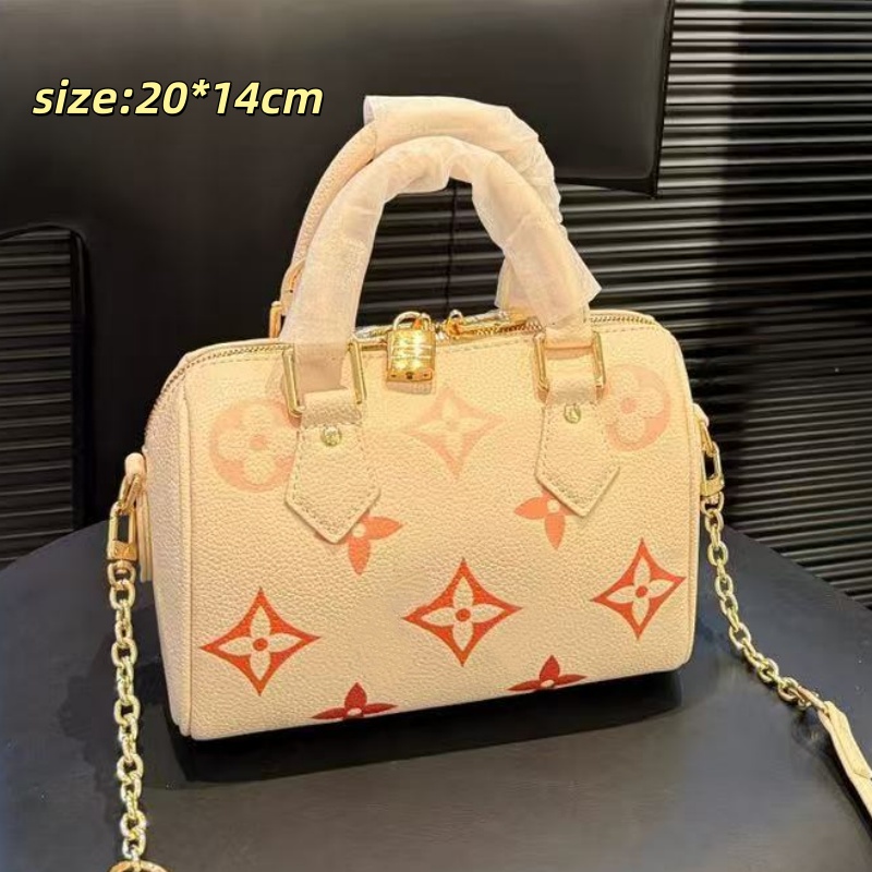 Light luxury high-quality pillow design women's makeup bag multiple options versatile commuting handbag fashionable shopping bags preferred shopping bags