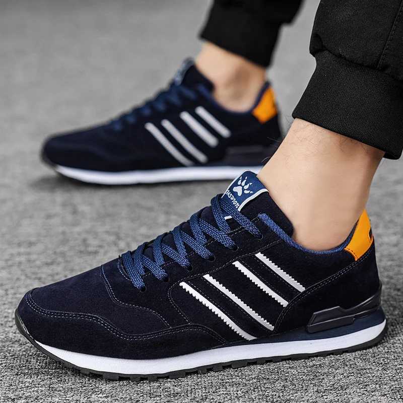 Men Classical Running Shoes Lightweight Suede Leather Sneakers Men Comfortable Outdoor Sport Shoes Breathable Flat Jogging Shoes Z250905
