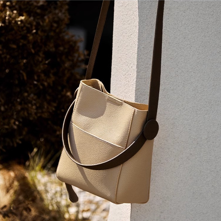 New Women s Crossbody Bag Fashionable Autumn New Designer Bag Minimalist Contrasting Color Bucket Bag Women s Shoulder Bag