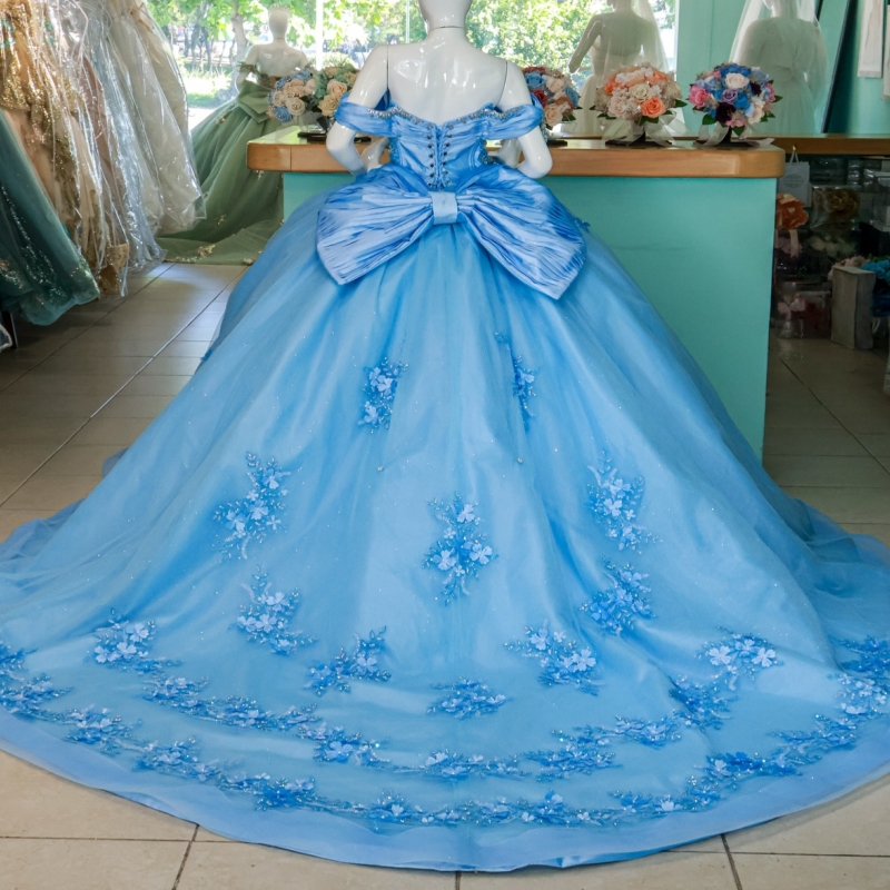 Sky Blue Shiny Quinceanera Dresses Off Shoulder Ball Gown Sweet 16 Dress Applique Lace Beading Crystal Bow Tull Birthday Party Vestidos 15 De Anos