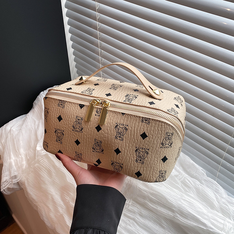 Luxury Brand Designer Bag 2025 Bear Shell Makeup Bag For Women New Retro Versatile Storage Bag Large Capacity Travel Toiletry Bag