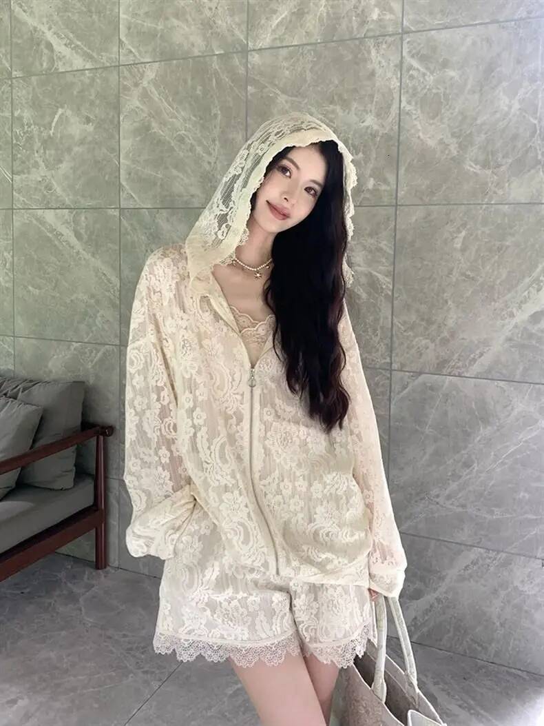 2025 Fashion New Small Fragrance Set Women's Spring/Summer High end Lace Loose design Fit Top Shorts Two piece Set Designer Clothing