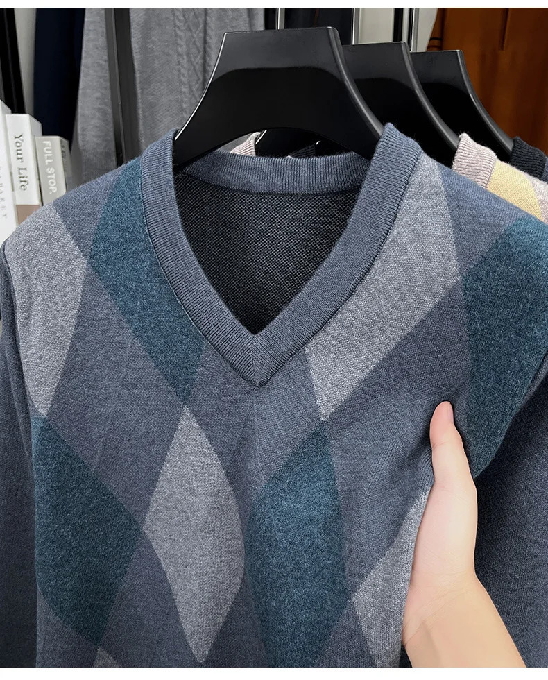 Diamond grid Vneck wool sweater autumn casual base knitted chicken heart collar mens 250905