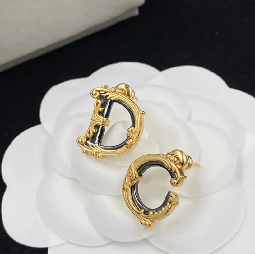 Classic Vintage Cou… - image