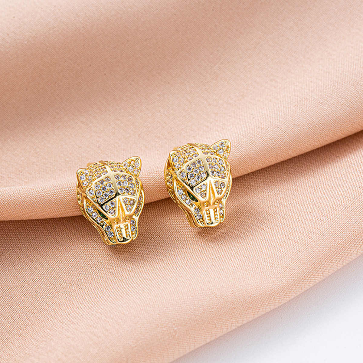 Luxury Brand Designer Jewelry Fashion Gold Inlaid Zircon Cheetah Earrings Niche Elegant Lightweight New Women's Accessories Wholesale