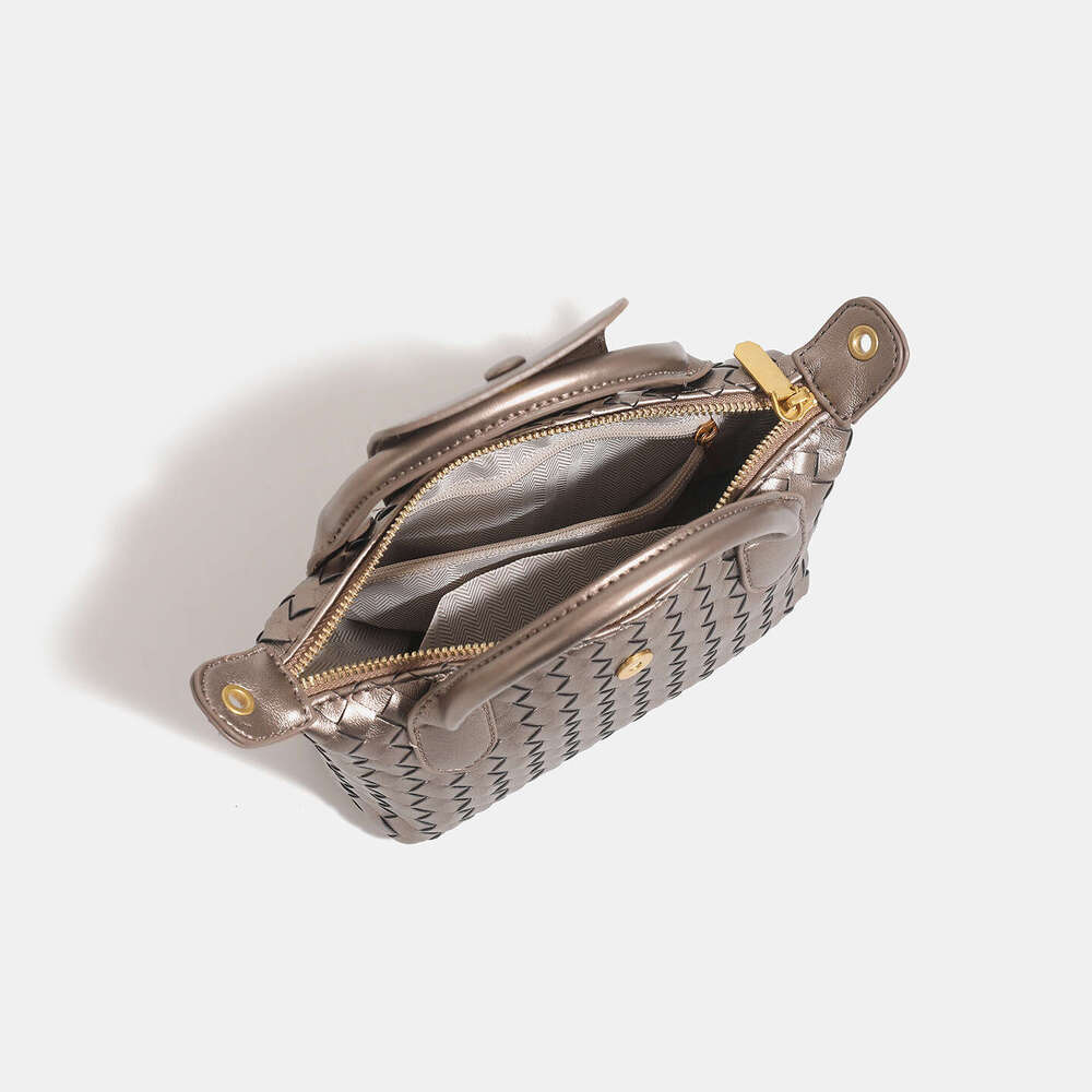 2025 New Woven Single Shoulder Dumpling Fashion Bucket Simple Versatile Women's Crossbody Bag