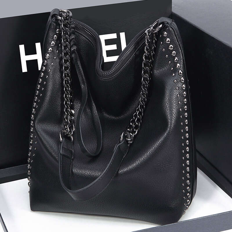 High End And Western Style Handheld Shoulder 2024 Rivet Large Capacity Chain Bucket Bag Tide