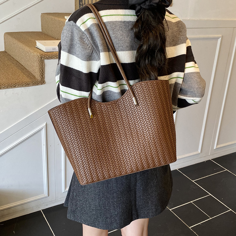 Large Capacity New Women s Shoulder Bag Retro Woven Women s Crossbody Bag Commuting Handbag Autumn New Designer Bag