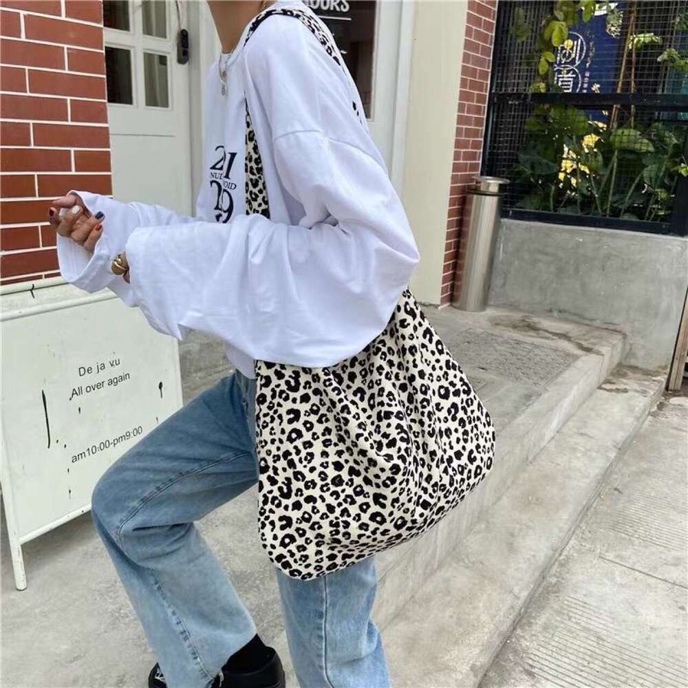 Korean and Japanese Style Modern Leopard Print Crossbody for Women Students Versatile Canvas Fashionable Shoulder Bag