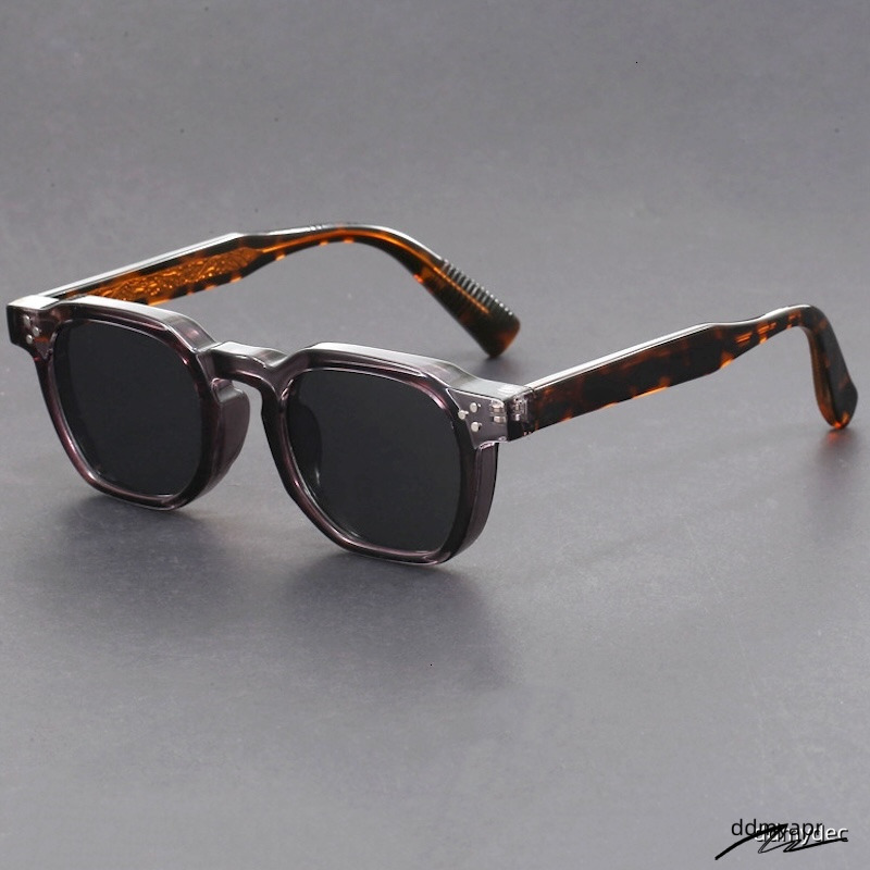 Vintage Steampunk Sunglasses Men Round Thick Glasses Women Retro Goggles Gothic Y2k Futuristic Cool INS Niche Circular High-End Sturdy Metal Inlay Ddm