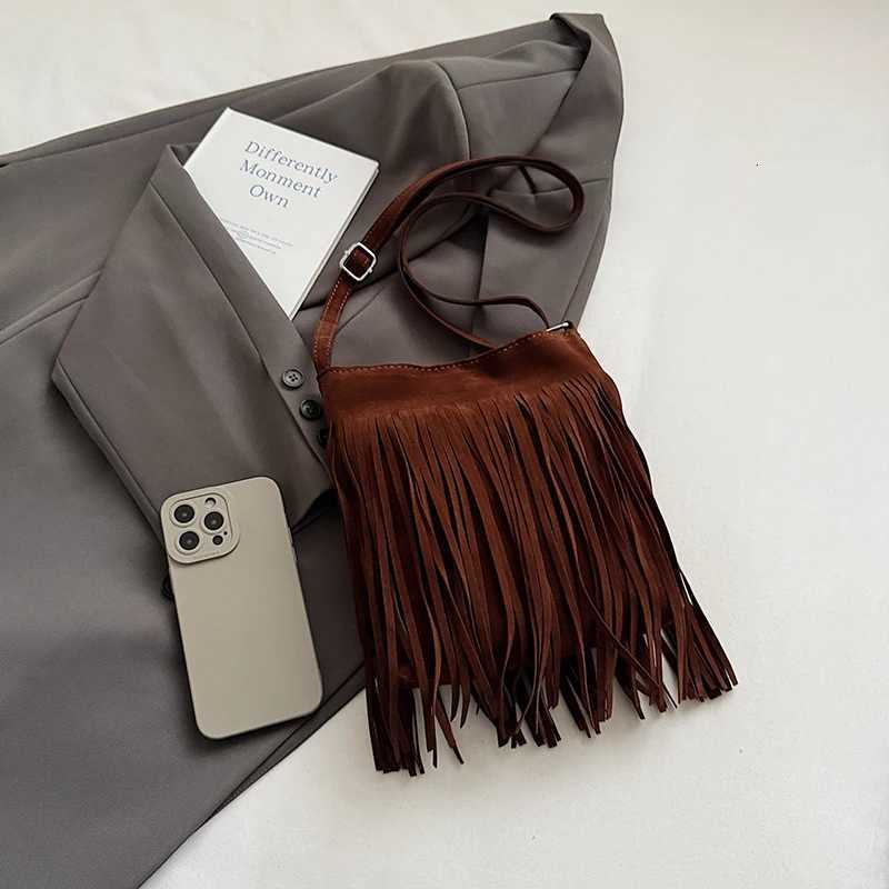 New and trendy Koreanstyle matte fringe bucket bag suitable for fashion outings and daily commutes as a shoulder bag Z250903