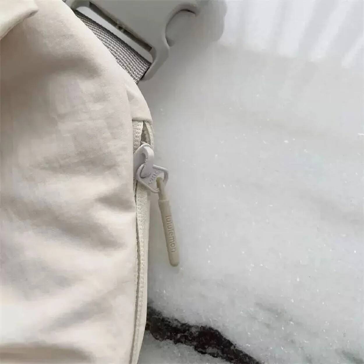 hot Magnetic sports crossbody women's new fiess cycling waist nylon bag, men's shoulder bag high-quality