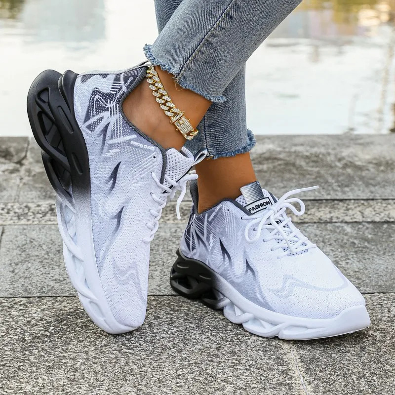 Women Casual Sports Shoes Breathable Lightweight Sneakers Antislip Flats Outdoor Running Walking Female Vulcanized 250905