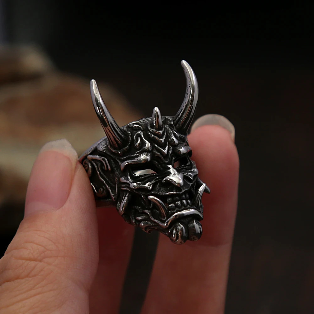 Vintage Unique Domineering Skull Ring Gothic Stainless Steel Mask Rings for Men Fashion Amulet Halloween Jewelry Gifts Wholesale 250905