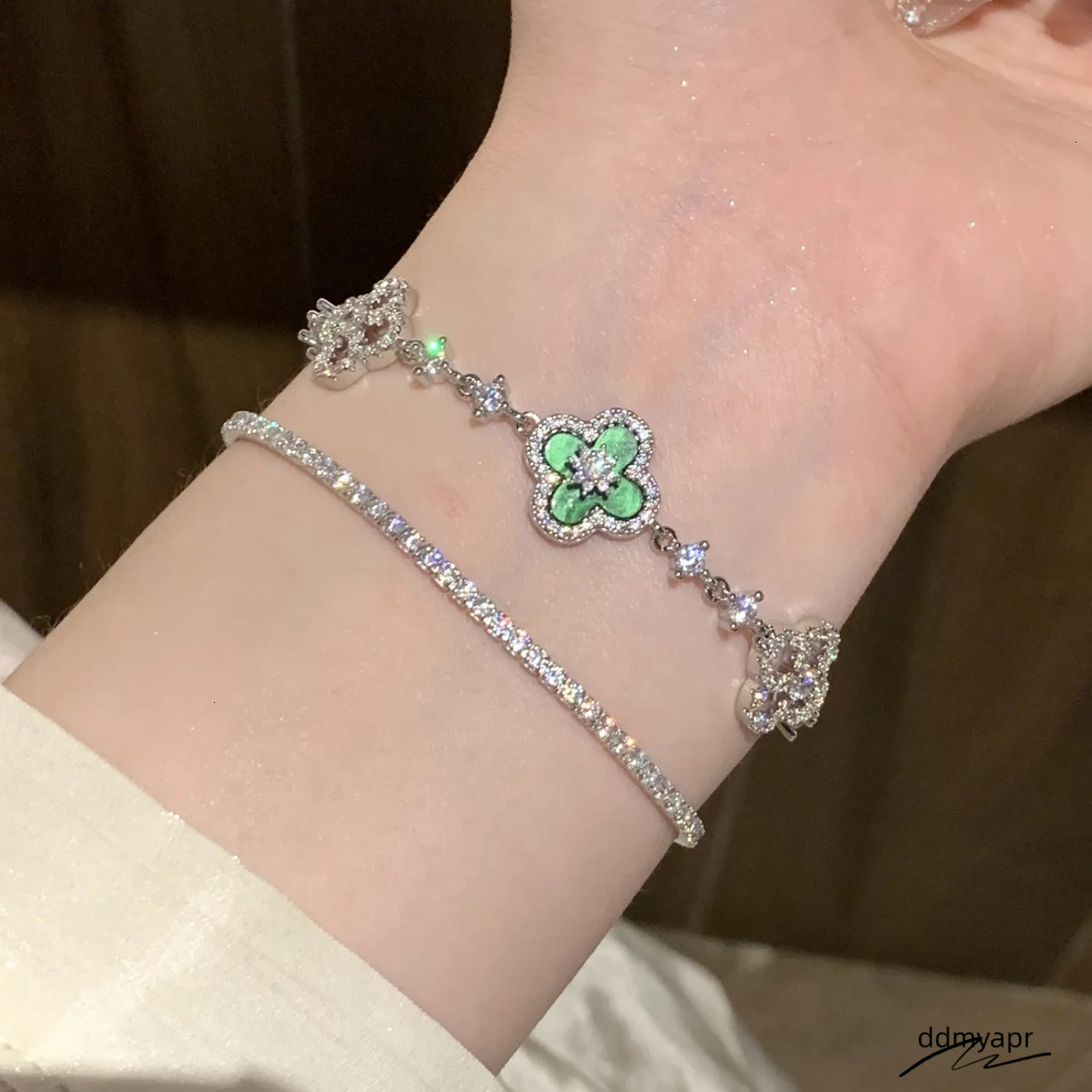 Zircon Rhombus Hollow Flower Light ddmyday High-End Elegant Bracelet Personality Exquisite Fashion Versatile Jewelry For Women