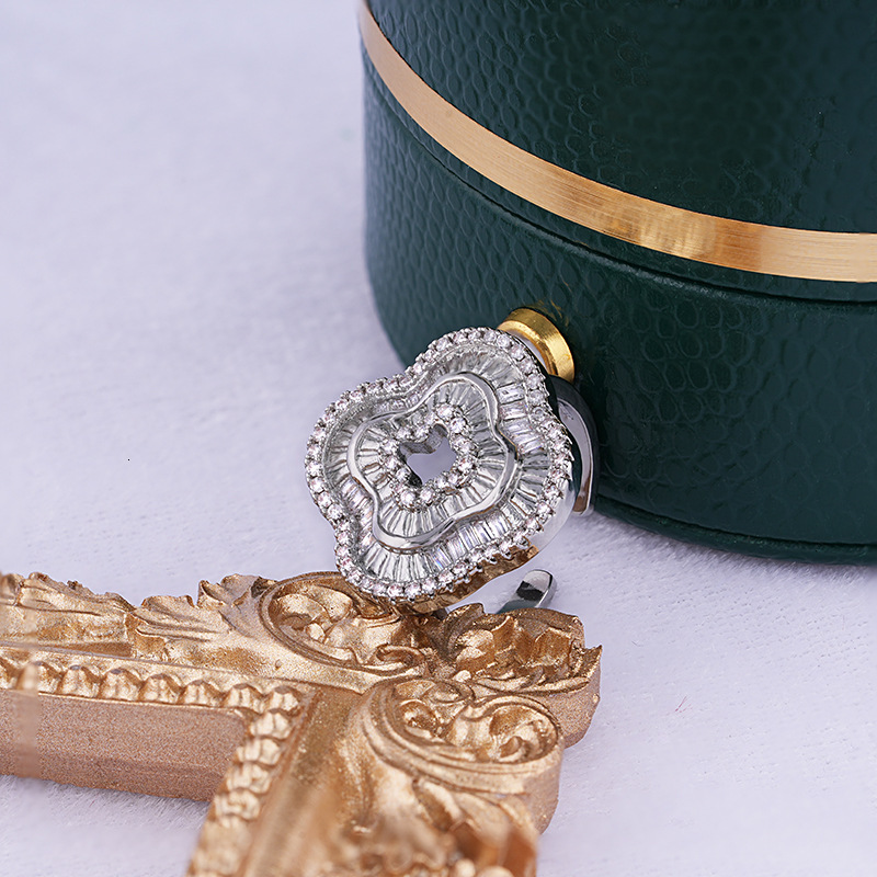 Luxury Brand Designer Jewelry 2024 Tiktok Live Source Simulated Moissanite Princess Cut Four-Leaf Clover Fashion Full Diamond Micro Pave Adjustable Ri