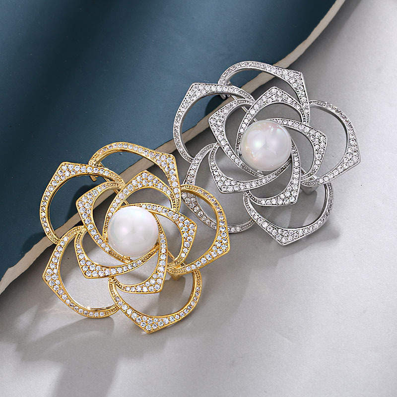 Fashionable And Personalized High-end Flash Drill Brooches For Women's Temperament Rose Flower Collar Pin Anti-exposed Fixed Pin Accessories