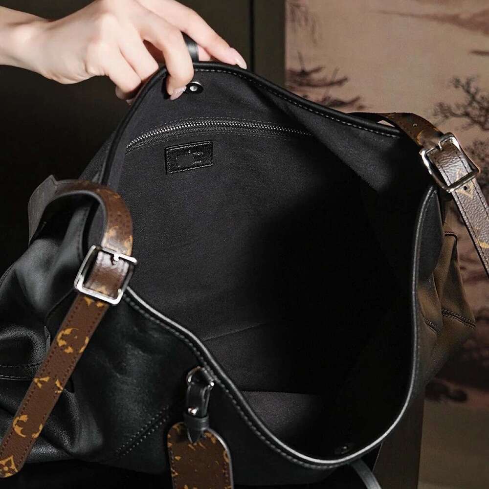 2025 New Large Capacity High-end Fashion Versatile Shoulder Tote Underarm Black Warrior Commuter Crossbody Women's Bag
