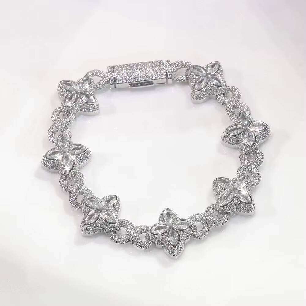 Iced Out Hip Hop Jewelry 8mm Flower Chain Four Leaf Clover Bracelet Sier Moissanite Gift for Anniversary Party