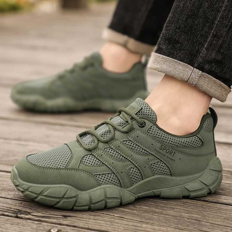2025 Mens Summer Footwear Platform Scape UOMO Slipon Arcterick Hiking Shoes Running Shoes Sports Shoes Charm Mens Wear Z250905