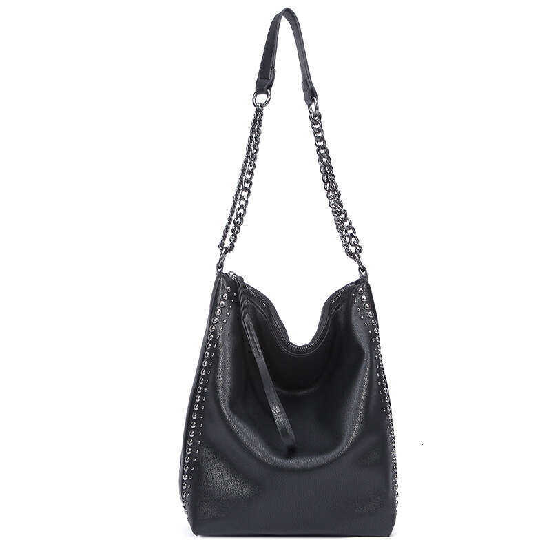 High End And Western Style Handheld Shoulder 2024 Rivet Large Capacity Chain Bucket Bag Tide