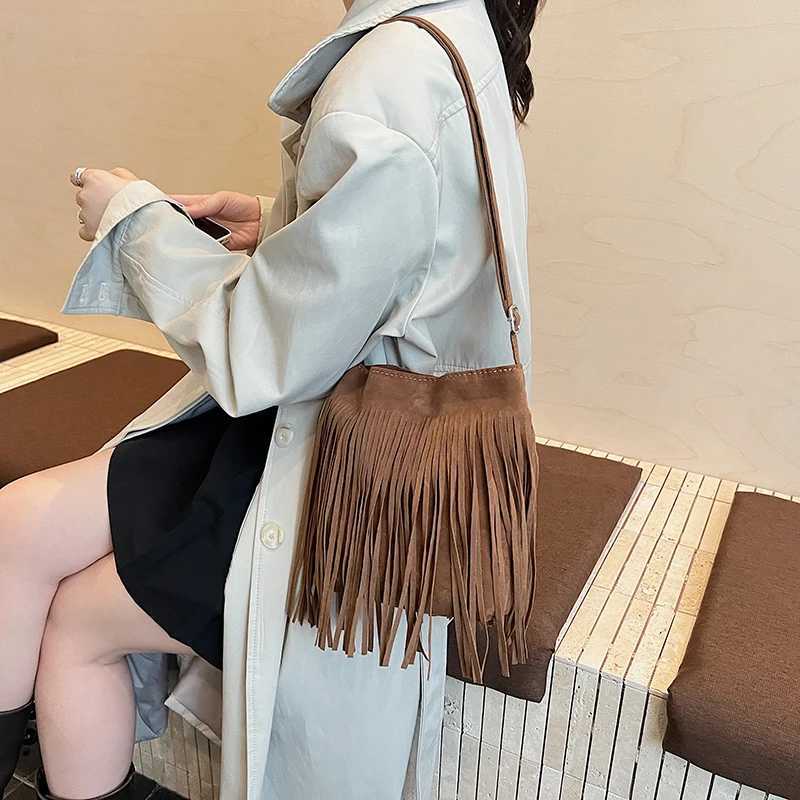 New and trendy Koreanstyle matte fringe bucket bag suitable for fashion outings and daily commutes as a shoulder bag Z250903