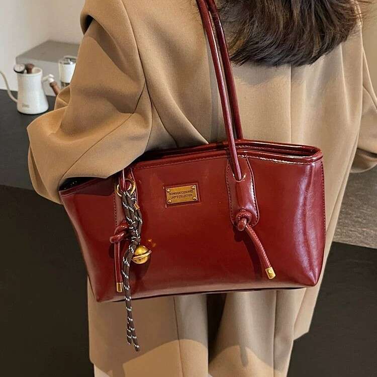 French Style Underarm for Women 2025 New Winter Fashion Niche Shoulder Versatile Large Capacity Commuter Bag