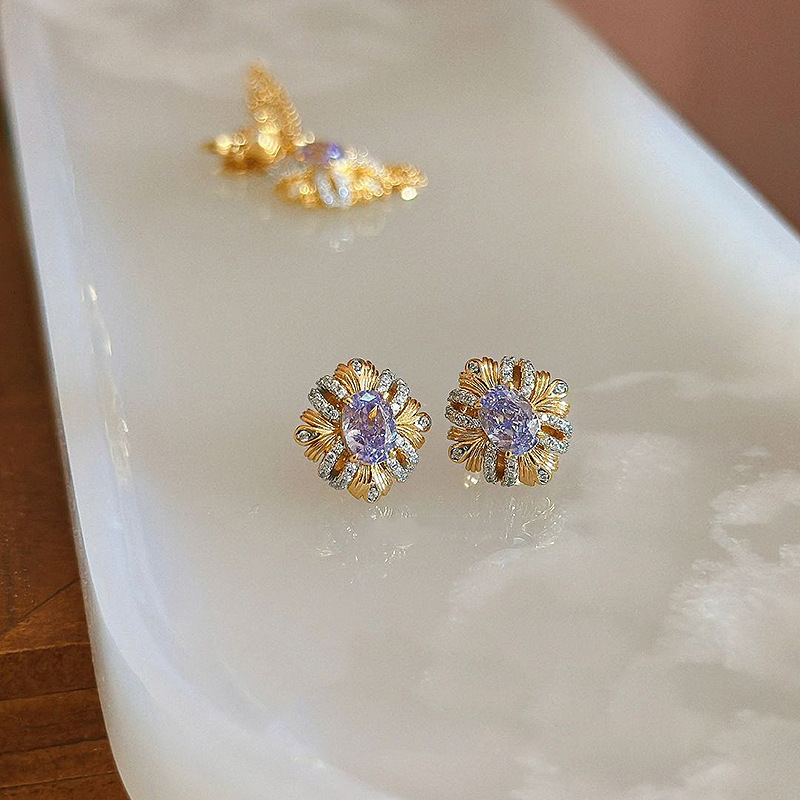 Luxury Brand Designer Jewelry Xiaohongshu Hot-Selling Purple Vine Ribbon Earrings Vintage Ancient Gold Noble Elegant Purple Zircon Earrings One-Piece 