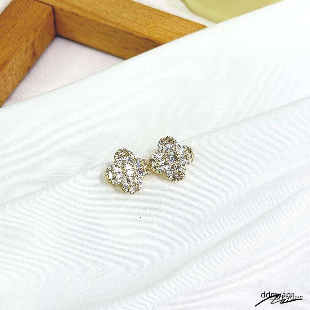 Four-Leaf Clover ddmydec Shiny Stud Earrings ddmydec